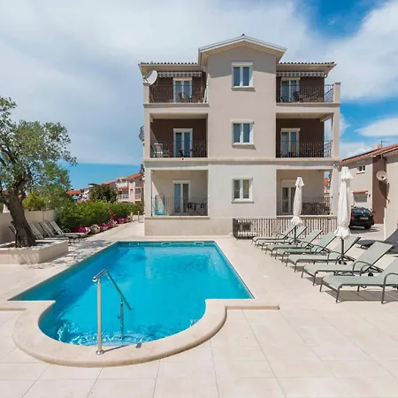 With Pool In Fazana-fazana Fažana