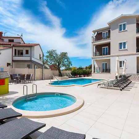 With Pool In Fazana-fazana Apartmán Fažana
