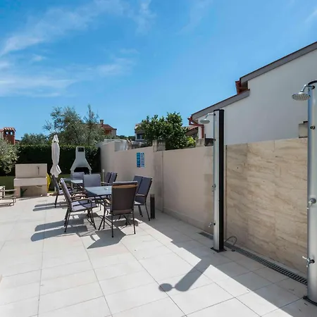 Apartmán With Pool In Fazana-fazana