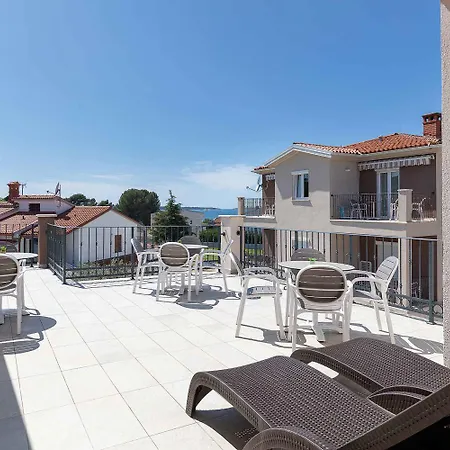 Apartmán With Pool In Fazana-fazana Fažana