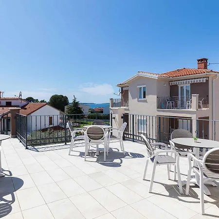 With Pool In Fazana-fazana Apartmán Fažana