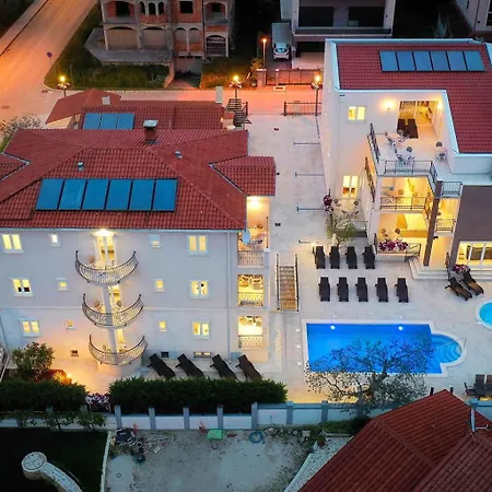 With Pool In Fazana-fazana Apartmán Fažana