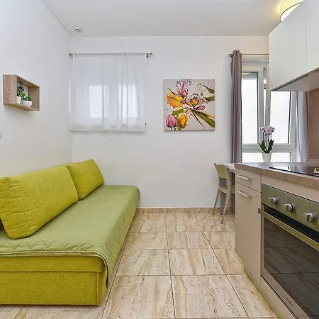 Apartmán With Pool In Fazana-fazana