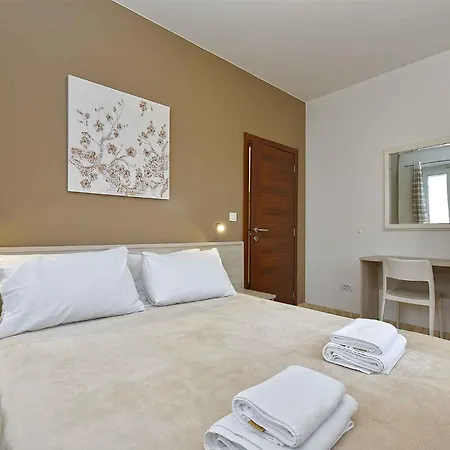 Apartmán With Pool In Fazana-fazana Fažana