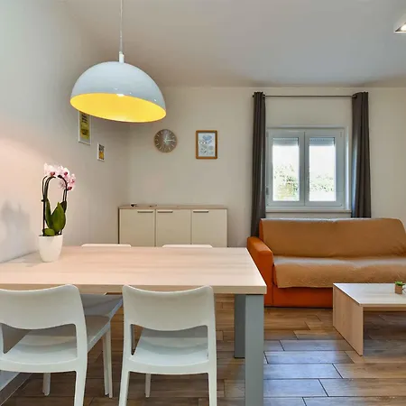 Apartmán With Pool In Fazana-fazana *
