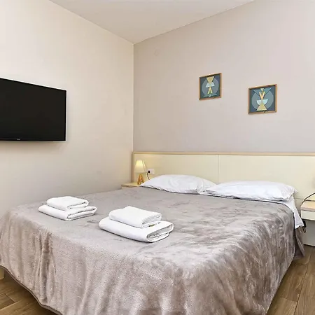 Apartmán With Pool In Fazana-fazana Fažana